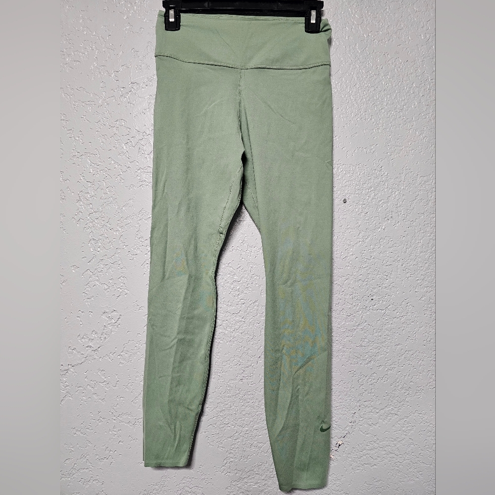 Nike Women's Dri-Fit Mid Rise Leggings size medium